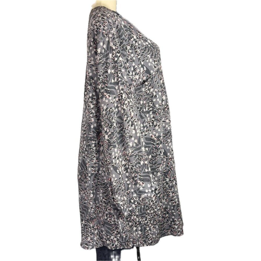 Torrid +5 Gray/Pink Split Button Neck Leopard & Z… - image 2